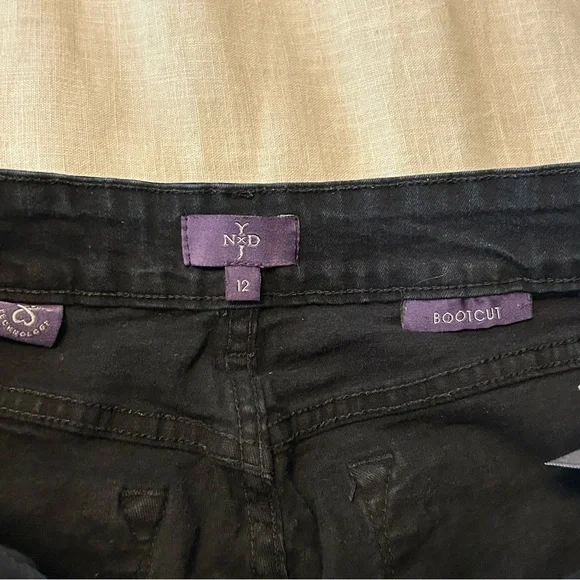 NYDJ Women's Black Jeans Bootcut with rhinestone on pockets size 12 - Picture 5 of 7